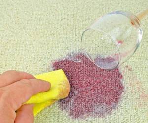 پاک کردن لکه شربت ریخته شده روی فرش