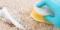 چگونه انواع لکه ها را از روی فرش تمیز کنیم؟